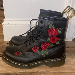 Good condition Doc Martens with red rose detailing. Size is US 7.